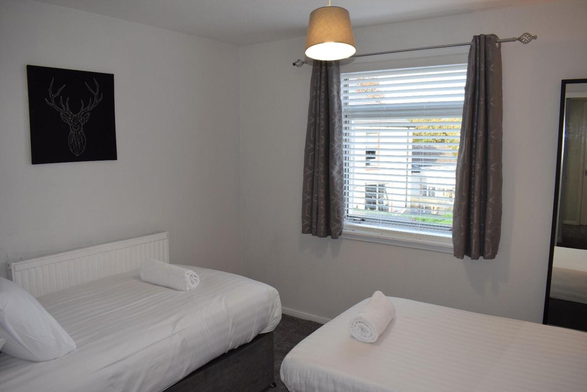 3 Bedroom-Kelpies Serviced Apartments Burns Falkirk Exterior photo